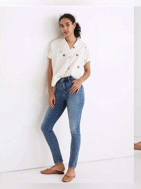 NWT 10" High-Rise Roadtripper Authentic Jeans in Vinton Wash